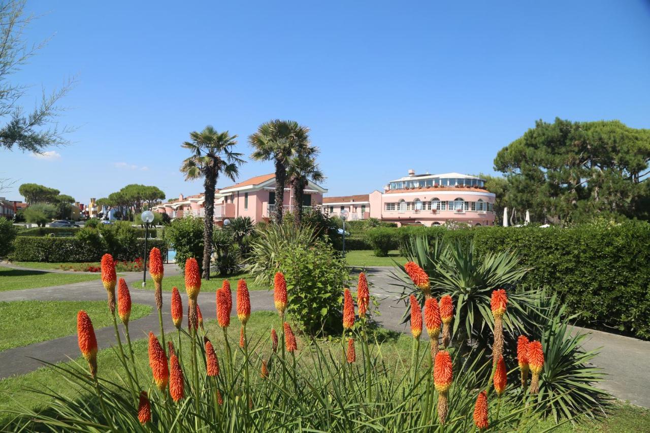 Seaside Terrace & Pool Getaway Apartment Cavallino-Treporti Exterior foto