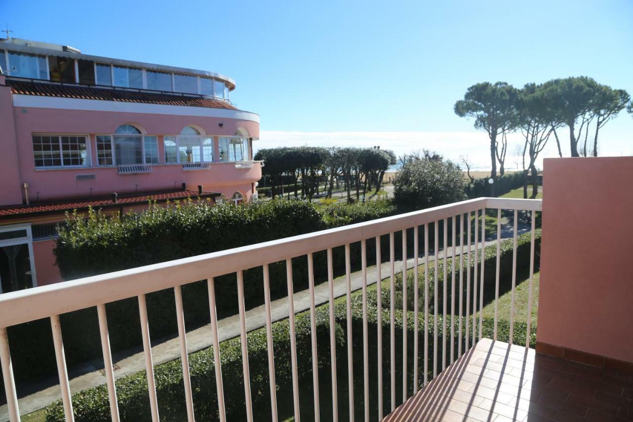 Seaside Terrace & Pool Getaway Apartment Cavallino-Treporti Exterior foto