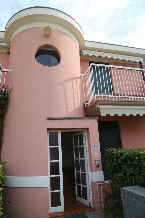 Seaside Terrace & Pool Getaway Apartment Cavallino-Treporti Exterior foto